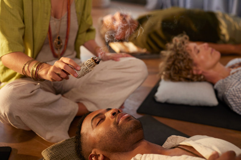 Nicht jedes Gruppensetting bzw. Retreat ist bei einem Trauma heilsam - vor allem, wenn die Teilnehmerbedüfrnisse nicht erkannt werden.